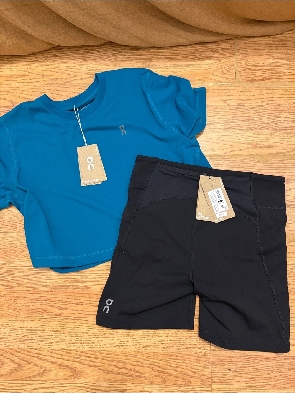 NWT On Running Teal Crop Top and Black Shorts Set Medium